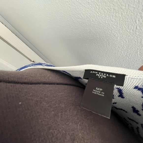 Ann Taylor Blue White Floral knit sleeveless tank dress sweater - Picture 3 of 3